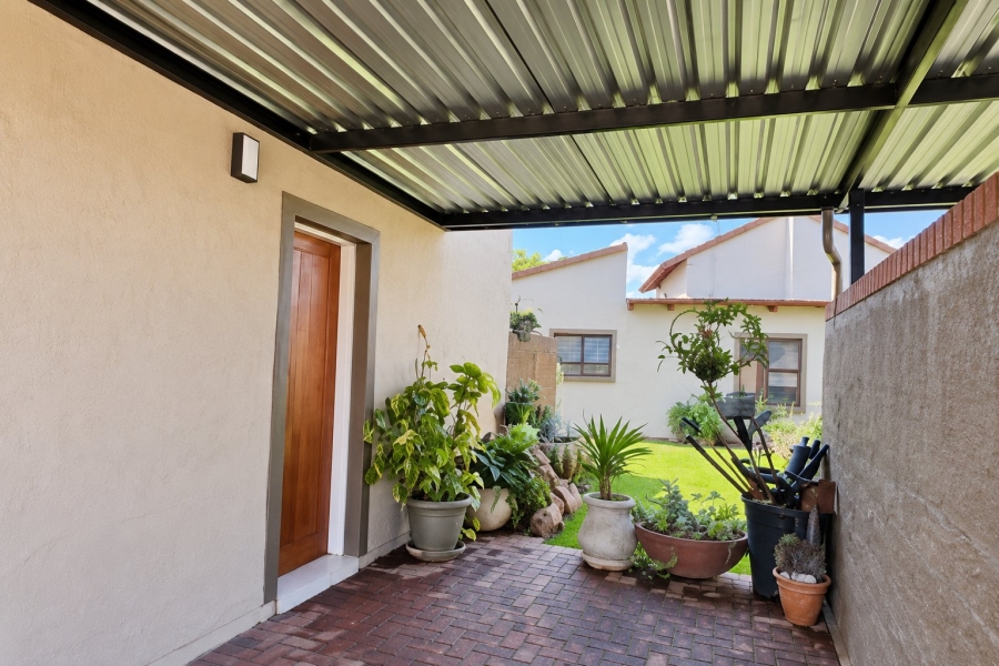 To Let 2 Bedroom Property for Rent in Waterval East North West